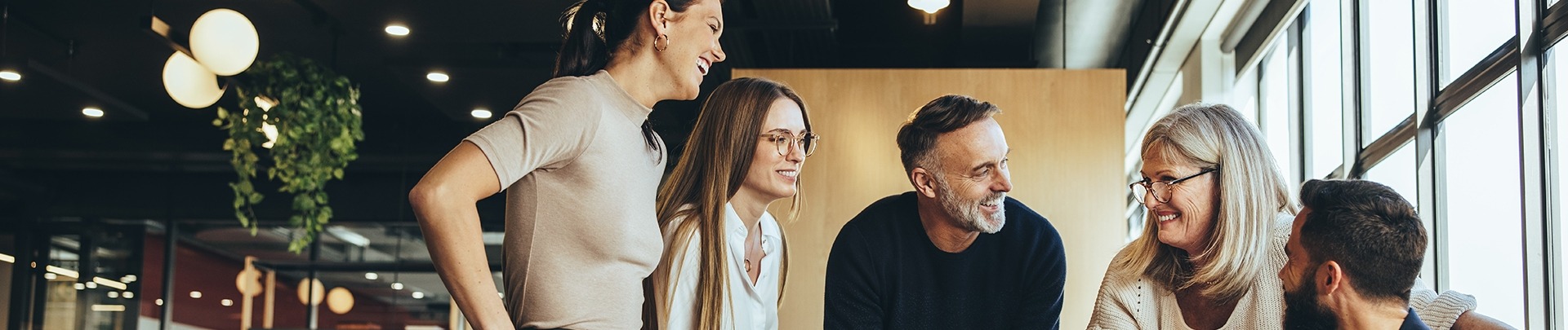 InComfort Assuradeuren stockfoto groep mensen